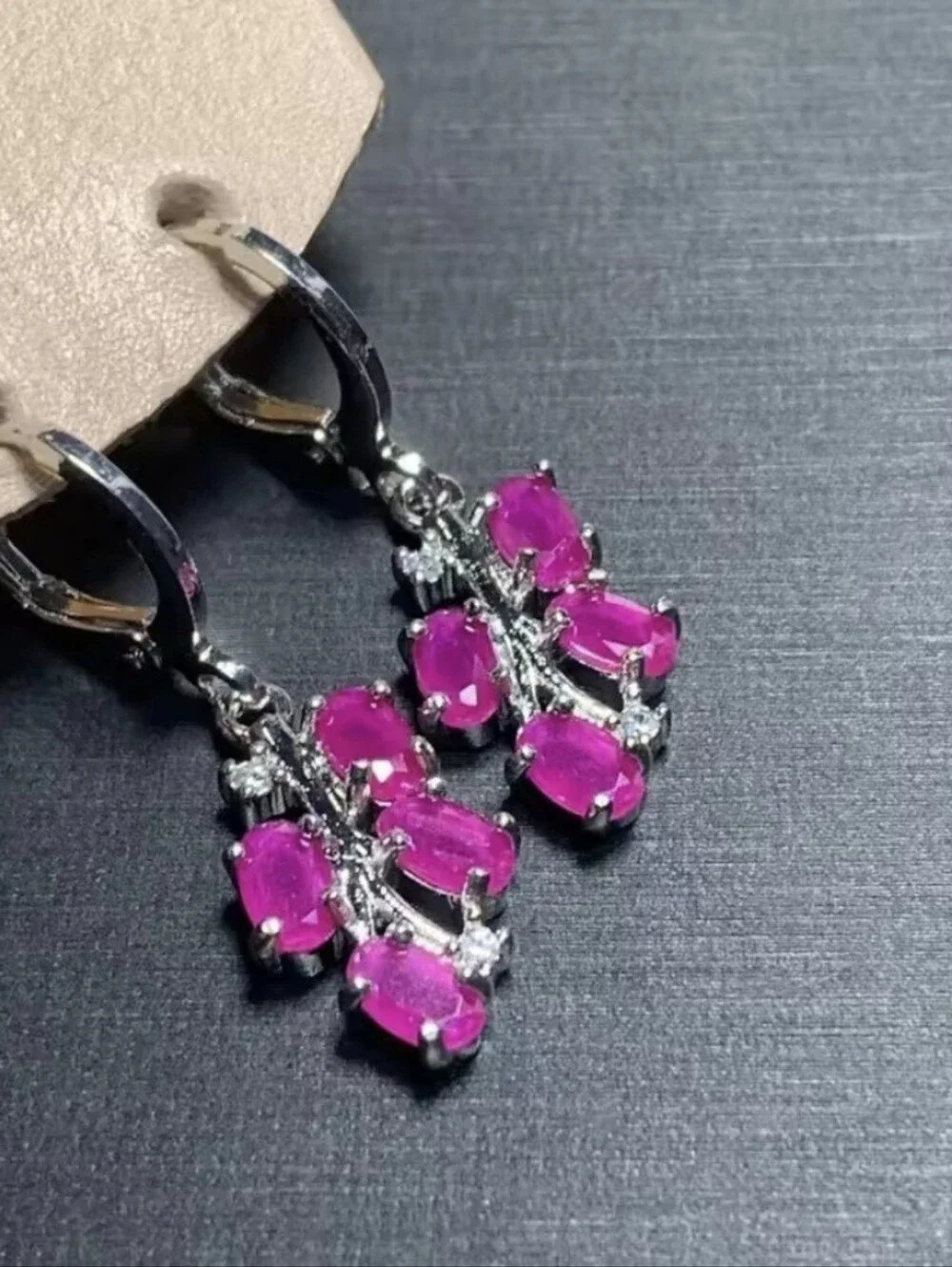 🎉🎉NEW🎉🎉 STUNNING!! SS Oval RUBY Hoop Dangle Earrings